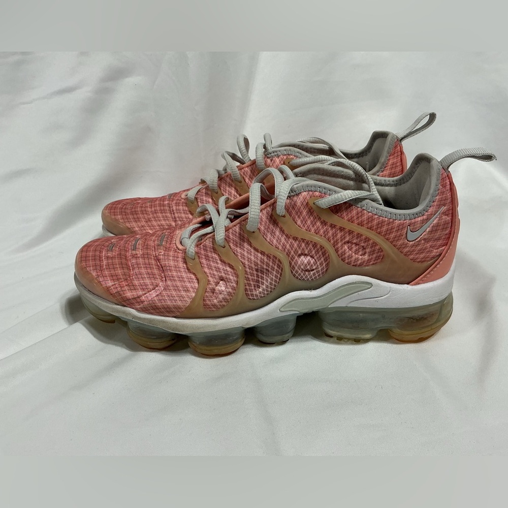 Nike Air VaporMax Plus "Bleached Coral" - Women’s Size 7 - Picture 3 of 8